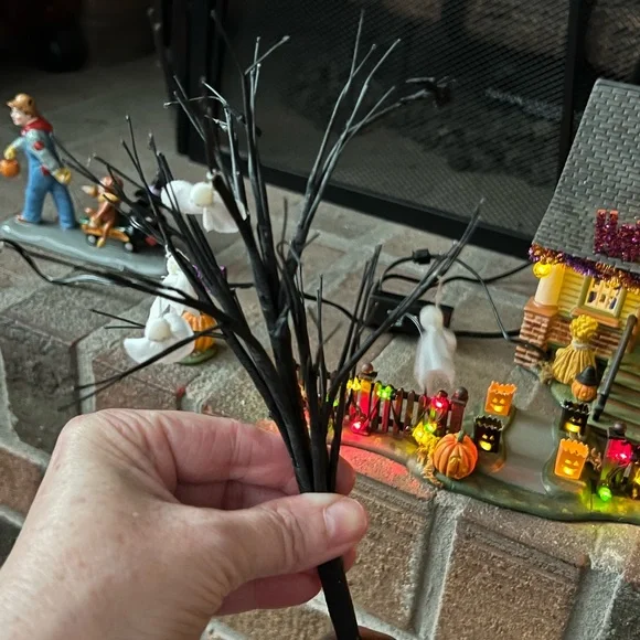 SOLD!!! Dept 56 Halloween "1031 Trick or Treat Drive" Retired - Picture 12 of 17